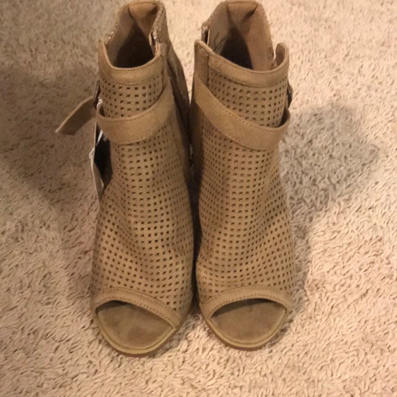 Brand new open toe heels - Picture 2 of 3